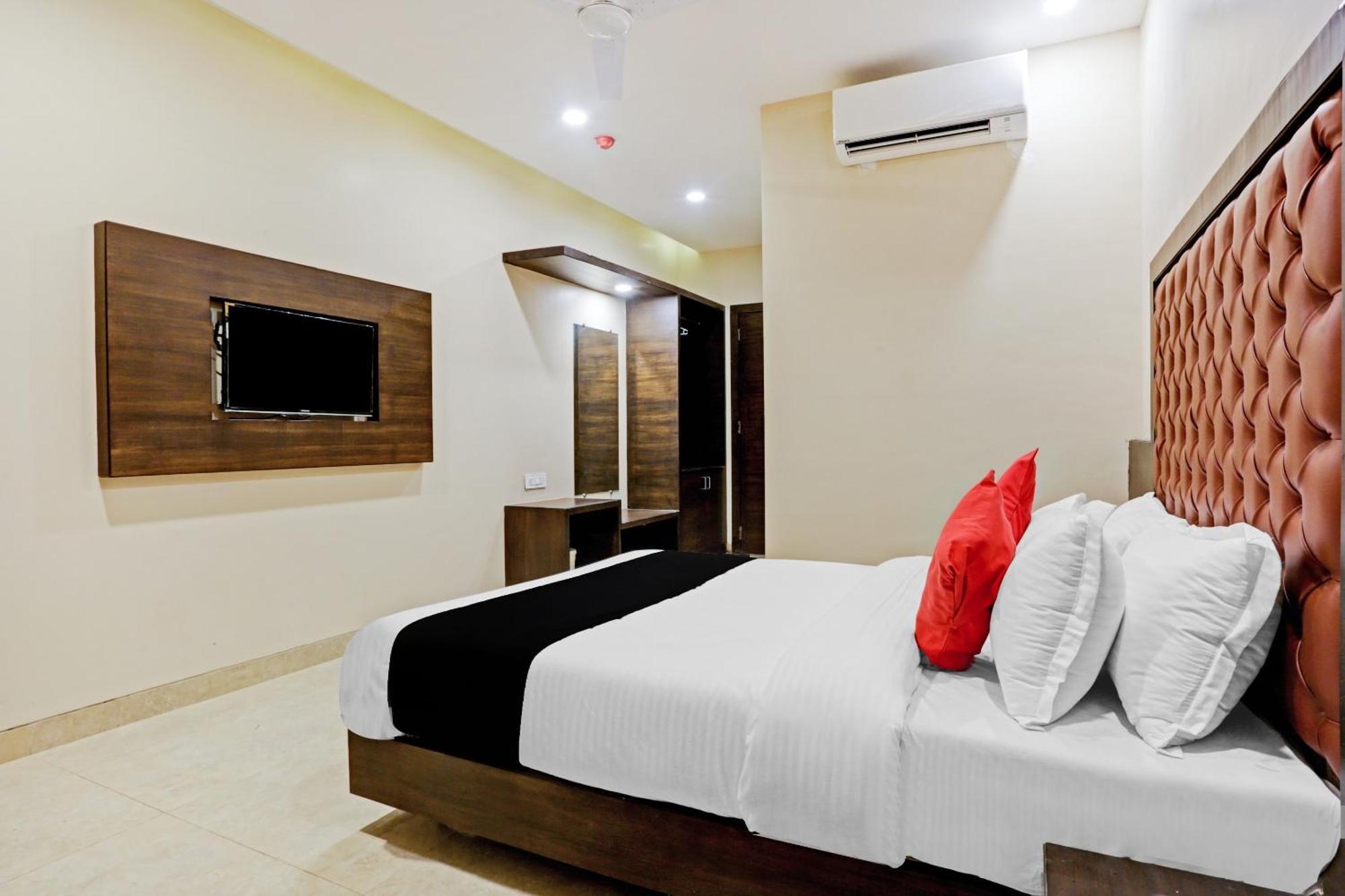 Capital O 80951 Hotel Vertigo Suite Мумбаї Екстер'єр фото