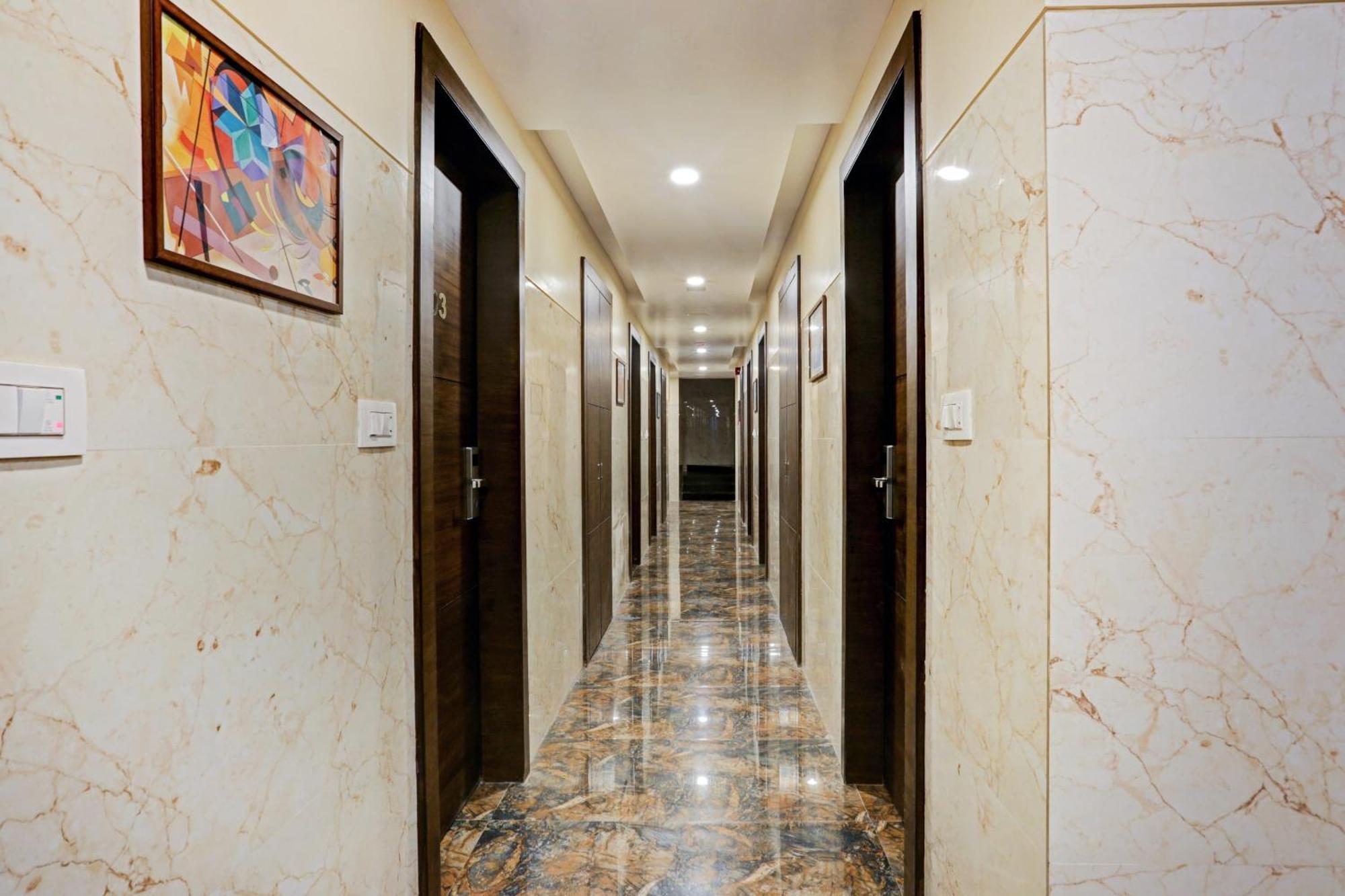 Capital O 80951 Hotel Vertigo Suite Мумбаї Екстер'єр фото