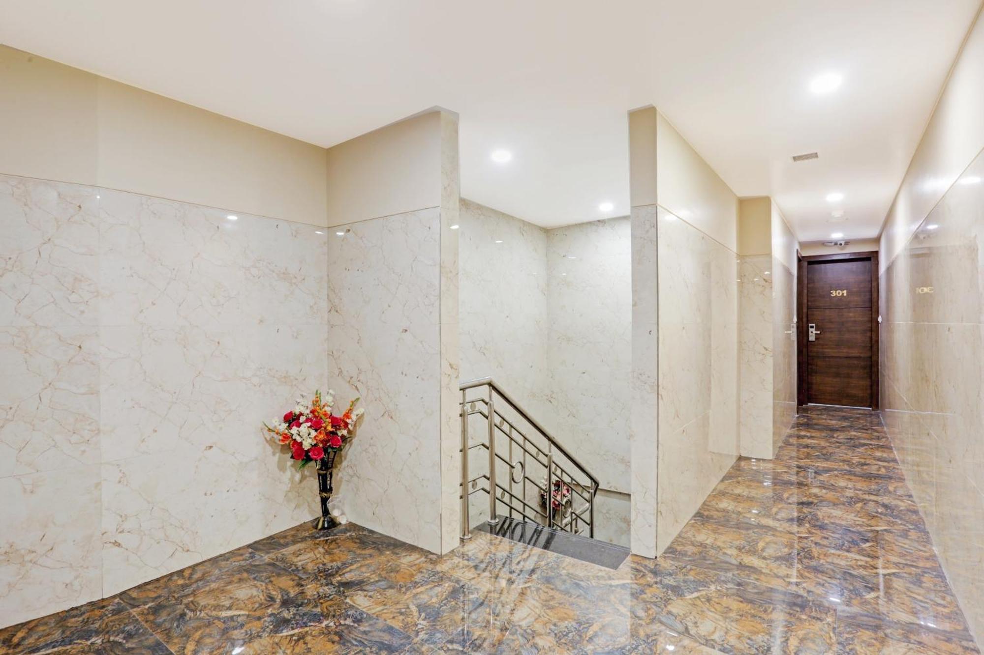 Capital O 80951 Hotel Vertigo Suite Мумбаї Екстер'єр фото